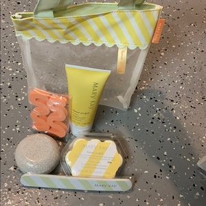 Pedicure set! 💛